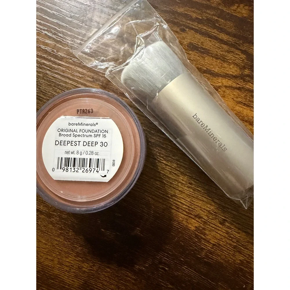 bareMinerals Original Foundation SPF 15 Deepest Deep 30 with Sealed Makeup Brush